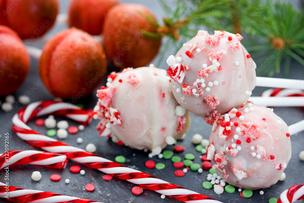 Cake pops dipped in white chocolate and candy cane bits Cake pops dipped in white chocolate and candy cane bits