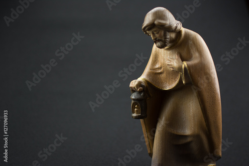 Krippenfiguren Josef mit einer Laterne in der Hand photo