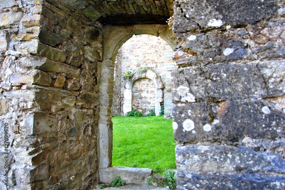 Puerta tras la otra puerta