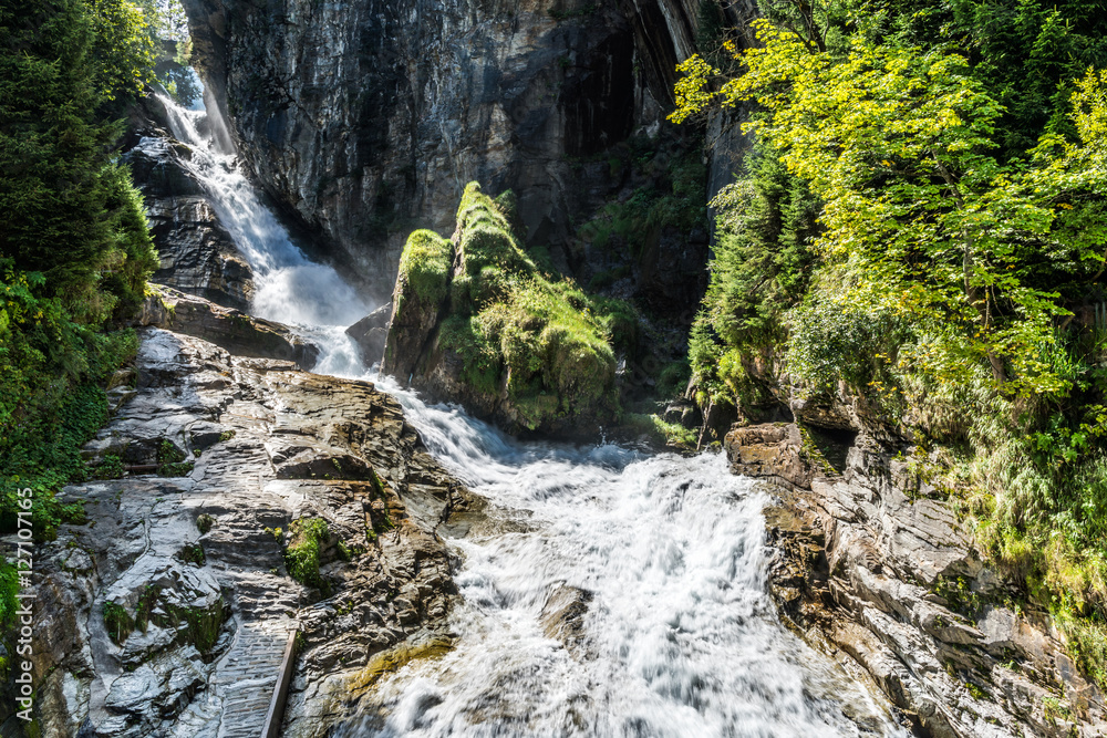 Fototapeta premium Berühmter Wasserfall in Bad Gastein im Salzburger Land