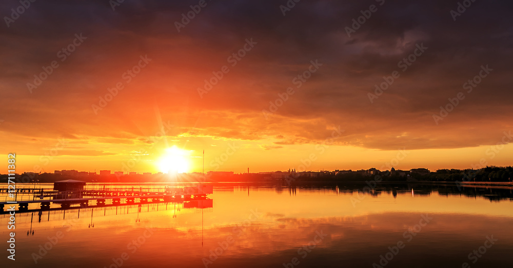 Naklejka premium Fascinating Landscape. majestic sunrise. dramatic colorful sky over lake. color in nature. use as background. beauty in the world