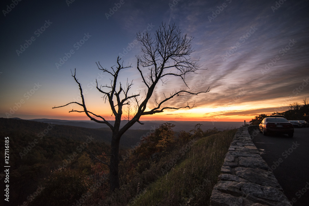 Fototapeta premium Sunrise over Skyline Drive