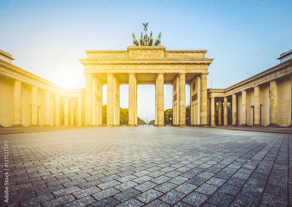 Obraz premium Brandenburg Gate at sunrise, Berlin, Germany