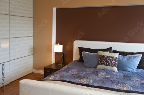 Wallpaper Mural Modern contemporary apartment bedroom interior design after bamb Torontodigital.ca