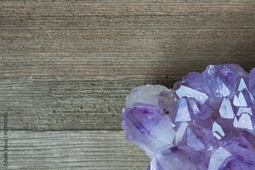 Fotografie Amethyst Cluster on Wood BBackground