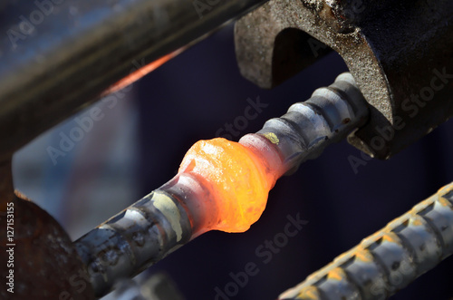 鉄筋ガス圧接継手の膨らんだところ