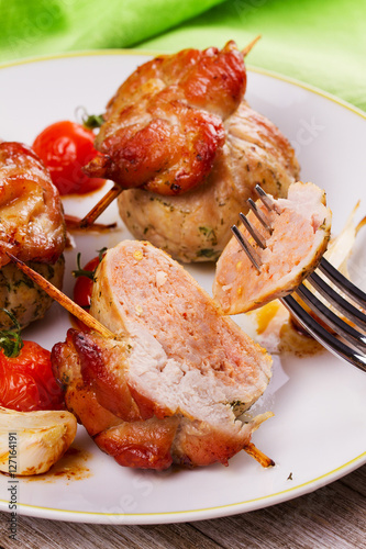 Meat rolls on scewers with cherry tomatoes and garlic photo