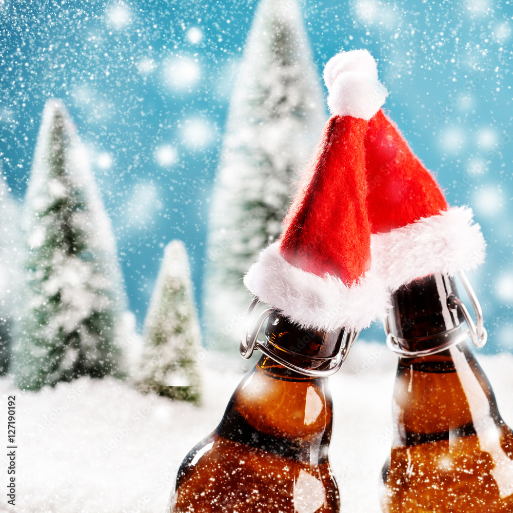 Fotografie Two xmas beer bottles clink together