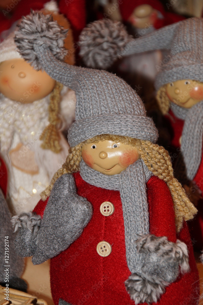 warm verpacktes Weihnachtspüppchen