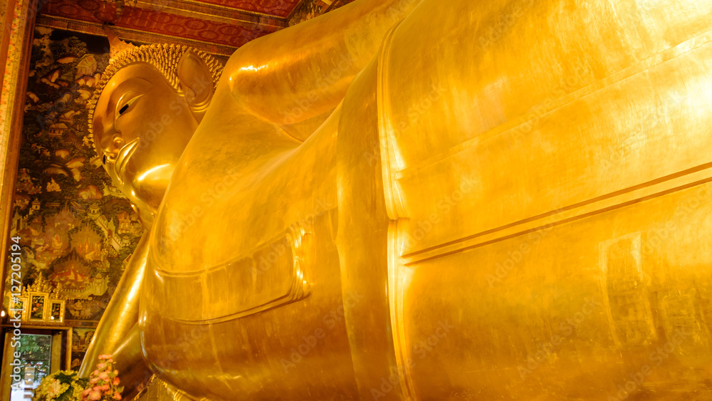 Fototapeta premium Reclining Buddha gold statue in hall, Wat Phra Chetupon Vimolmangklararm (Wat Pho) temple, Thailand. Photo taken on: 2 November , 2016