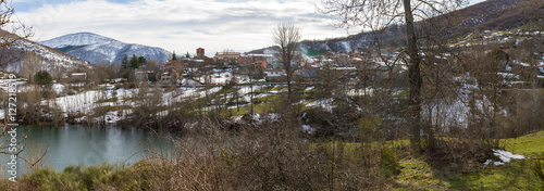  Localidad Montañosa de Otero de Guardo en Palencia en Invierno con Nieve