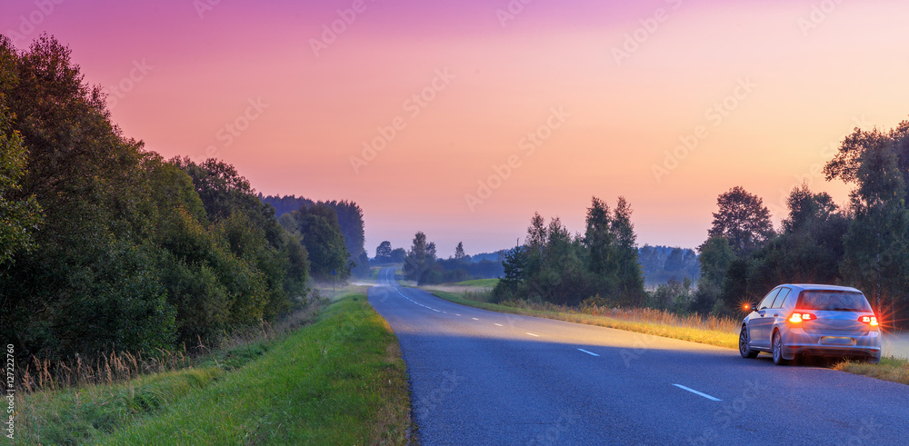 Ταπετσαρία The car stopped on the side of the road with headlights