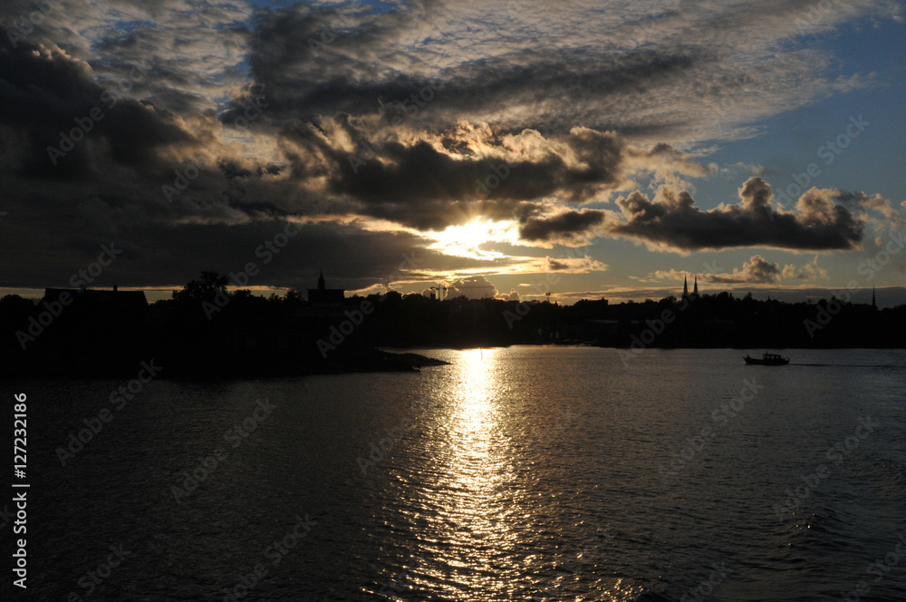 Sonnenuntergang am Meer bei Helsinki