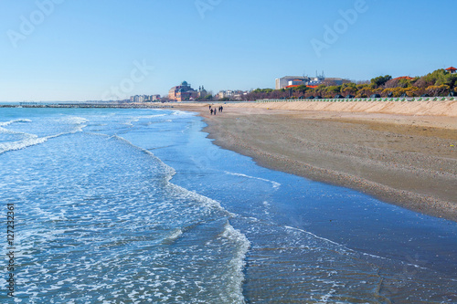 Foto Winter. The famous Lido Beach in Venice, Italy.