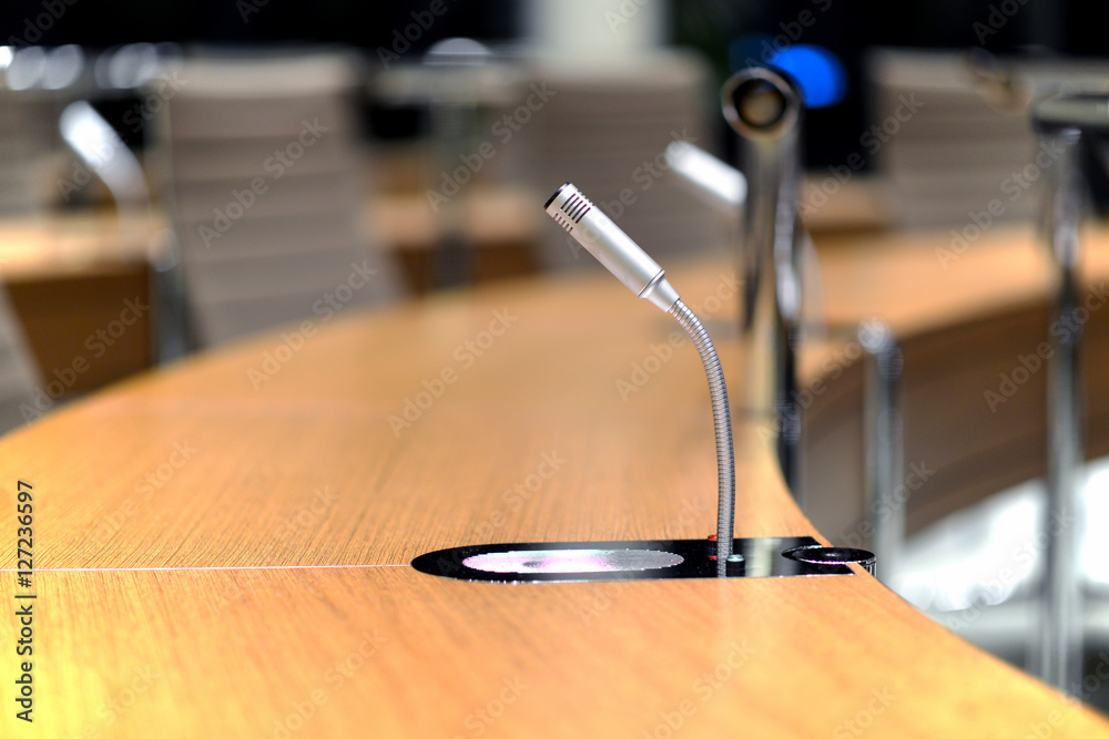 Obraz premium Mikrofon in einem Konferenzraum