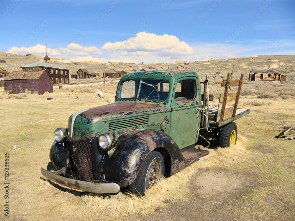 Fototapeta premium Abandoned Pickup of the ghost town Bodie