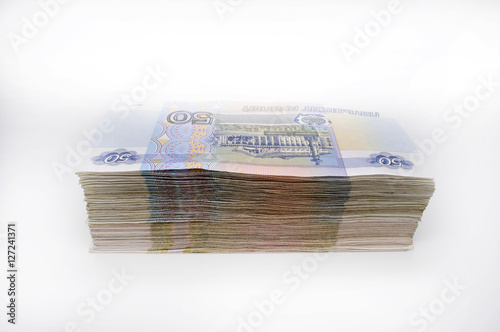100 b 50 банкноты банка России на бело
