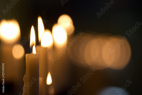 Obraz na płótnie Candles in old church 1 w salonie