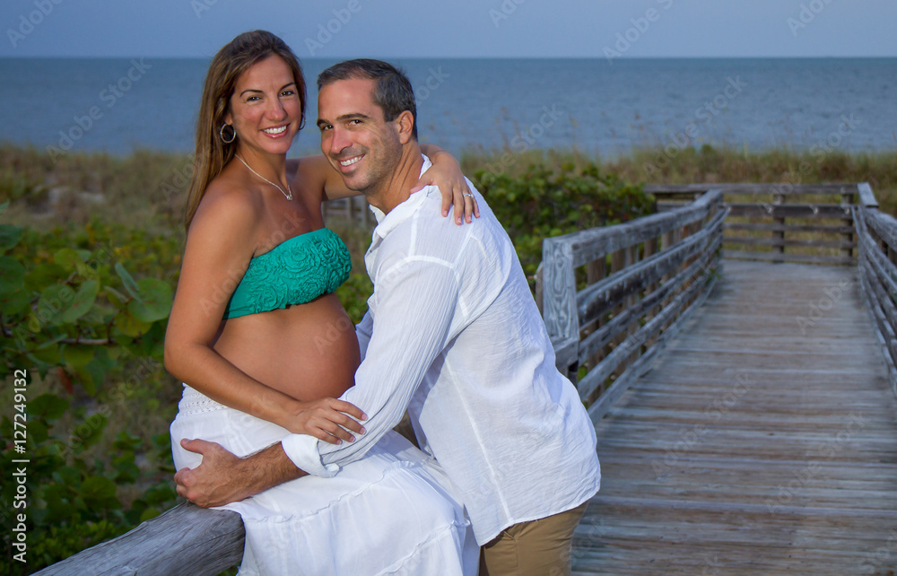 Obraz premium Expecting couple pregnancy