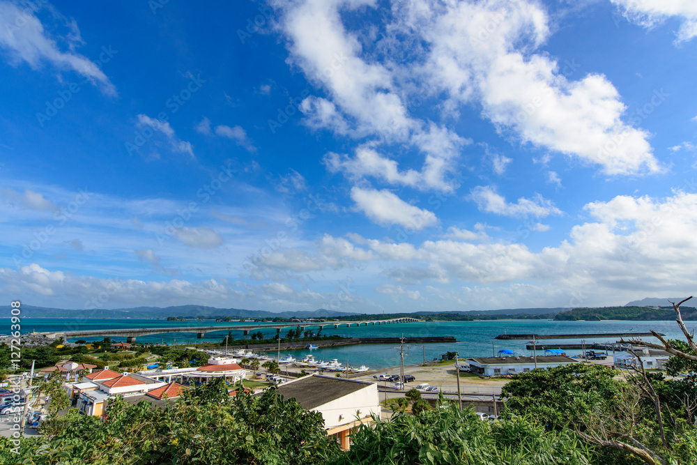 沖縄県　古宇利島から見る古宇利大橋