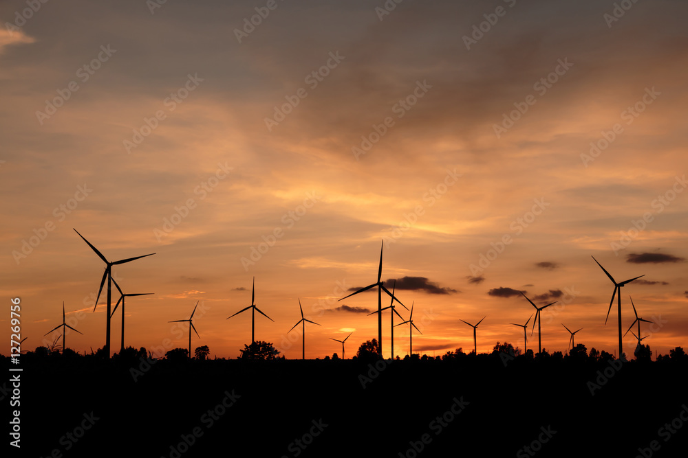 Obraz premium Wind turbines silhouette at sunset