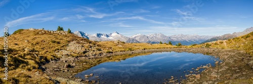 Bergsee Panorama mit Spiegelung