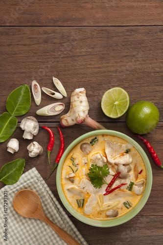 Thai tom kha gai soup