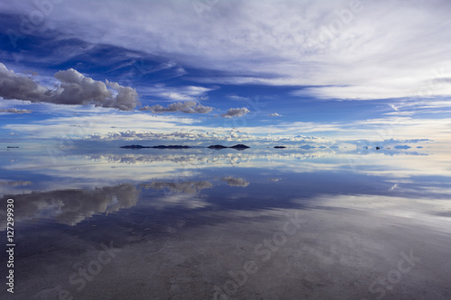 ミラクルレイク・ウユニ塩湖の奇跡 © san724