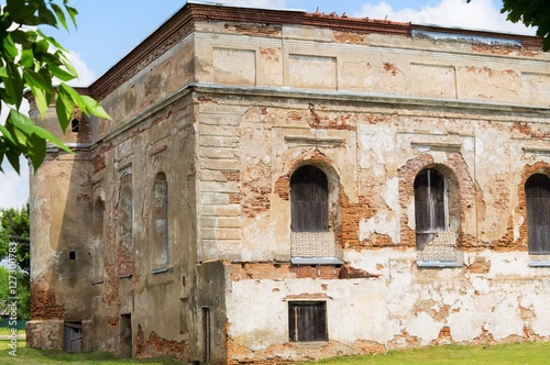 Быховская синагога - памятник архитектуры, стиль барокко. Беларусь photo