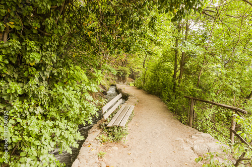 Algund, Waalweg, Algunder Waalweg, Wanderweg, Spazierweg, Parkbank, Frühling, Vinschgau, Südtirol, Italien photo