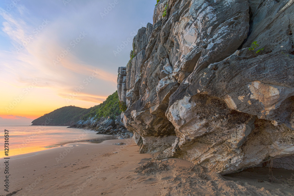 Fototapeta premium Beauty Island on twilight time