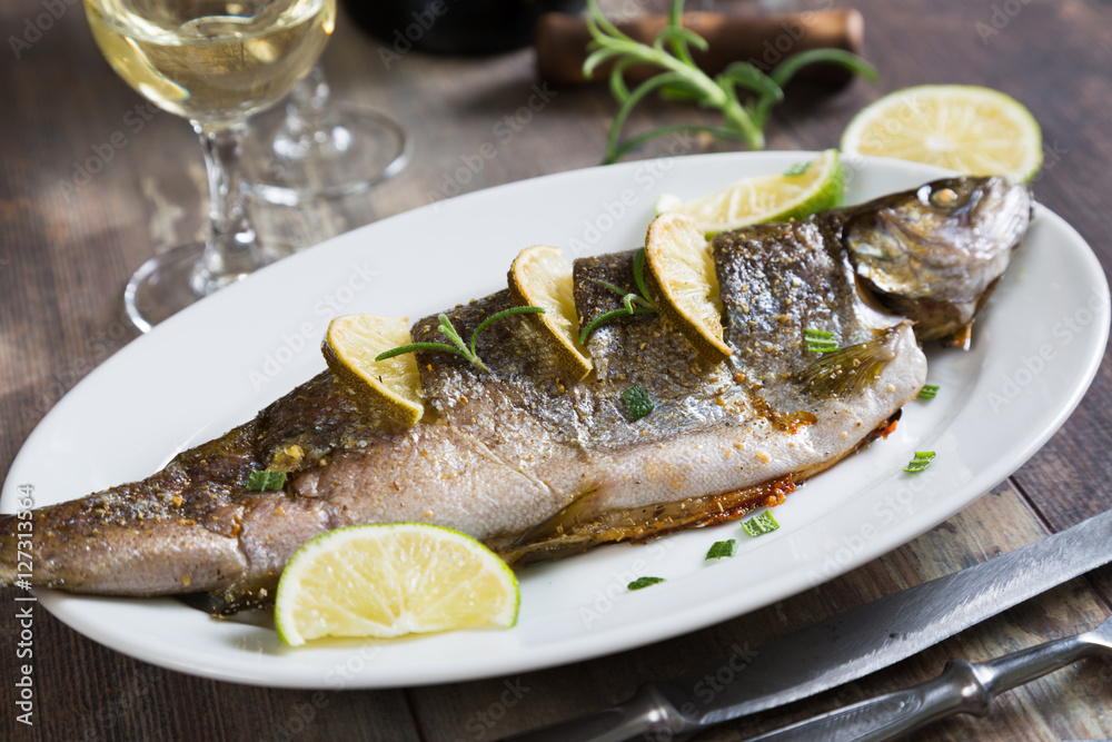 Baked trout with lime and white wine Baked trout with lime and white wine