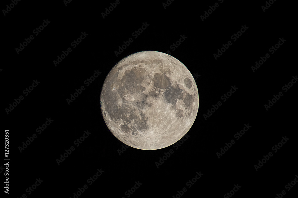 Full moon, Supermoon in Novmber 2016, the clearest moon for 68 y Full moon, Supermoon in Novmber 2016, the clearest moon for 68 y