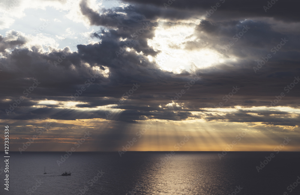 Obraz premium Clouds blue sky and sunlight sunset on horizon ocean . Сloudscape on background seascape dramatic atmosphere rays sunrise. Relax view waves sea with ship, mockup nature evening concept..