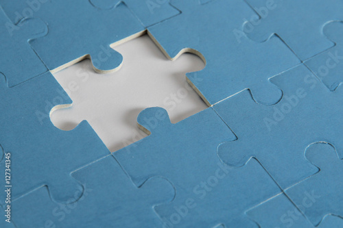 Puzzle mit fehlendem Teil photo