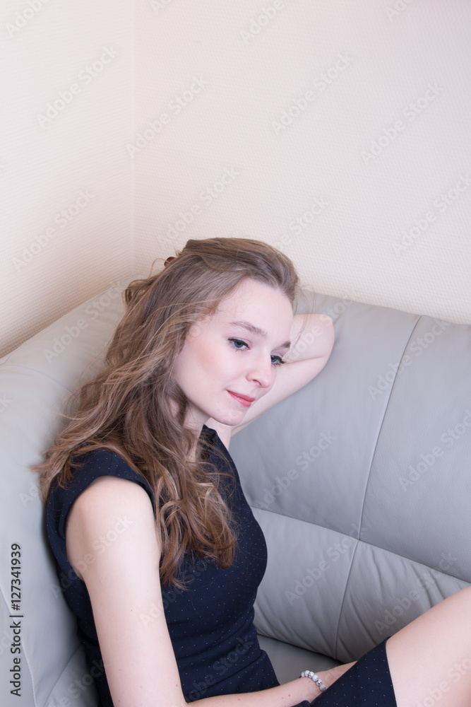 Frau auf der Couch
Frau auf der Couch