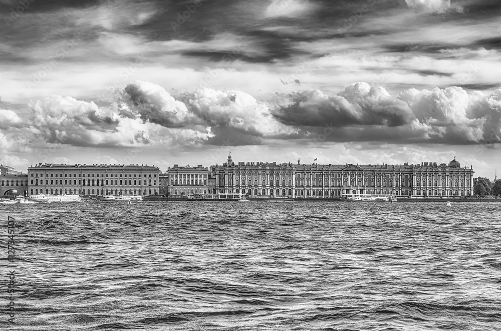 View of the Winter Palace, Hermitage Museum, St. Petersburg, Rus