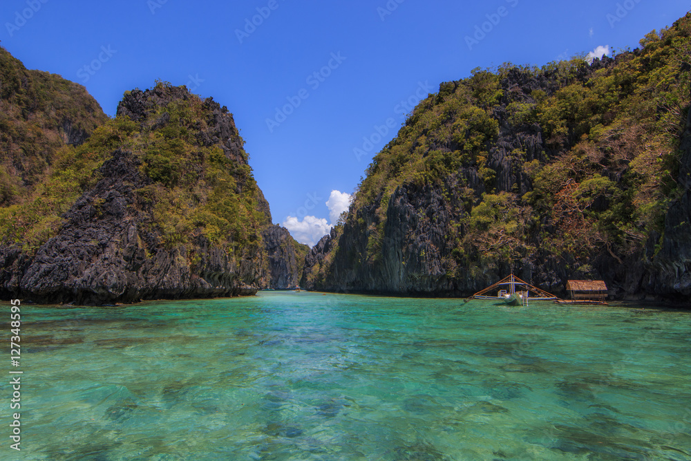 Obraz premium Chilling on a boat in Palawan, Philippines