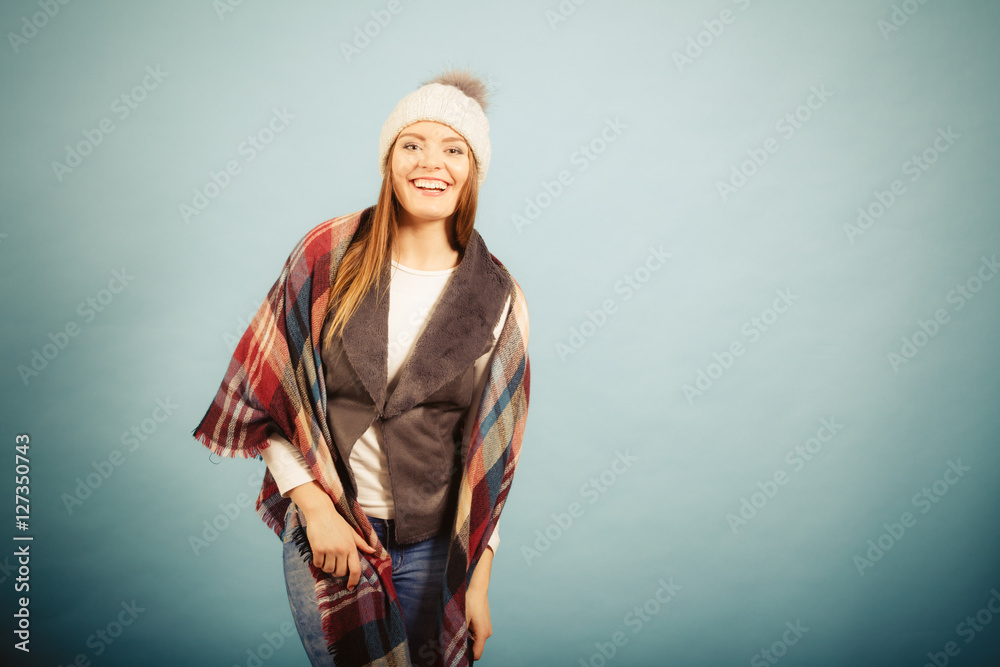 Naklejka premium Cute young woman wearing cap.