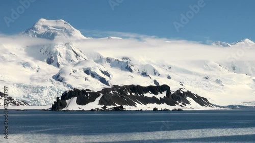 Wallpaper Mural Cruising in Antarctica - Antarctic Peninsula - Palmer Archipelago - Neumayer Channel - Global warming - Fairytale landscape Torontodigital.ca
