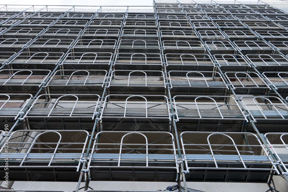 マンション修繕工事の足場 2