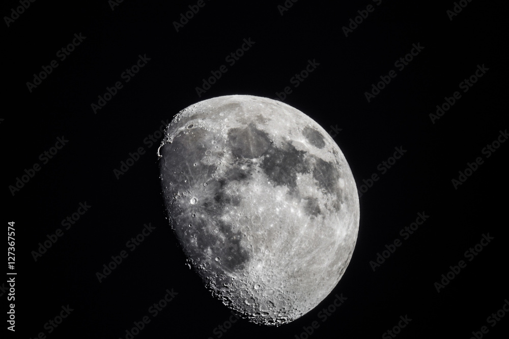 Obraz premium Waxing Gibbous