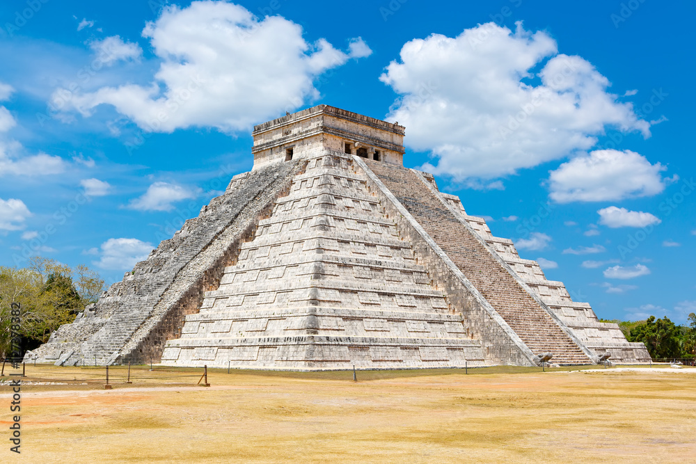 Temple of Kukulkan in Chichen Itza, Yucatan, Mexico