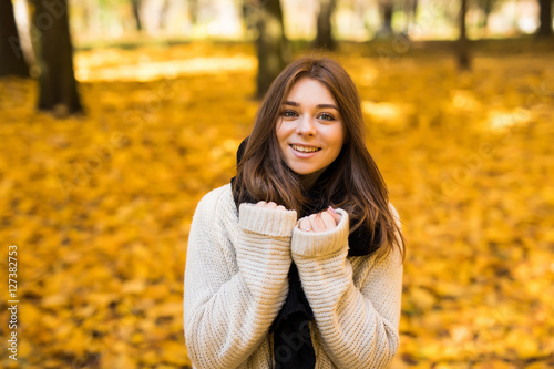 Girl get cold in autumn park