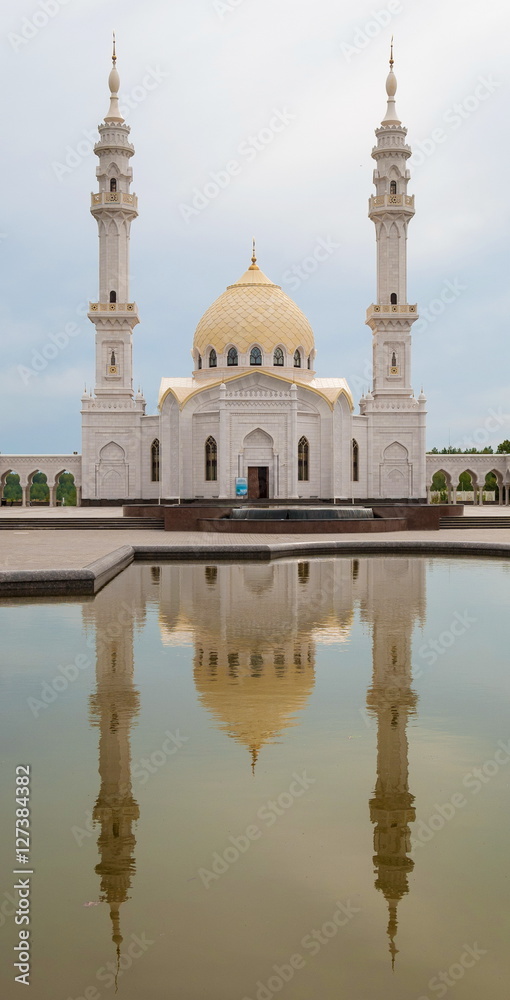 White Mosque and its reflection in a pond in Tatarstan