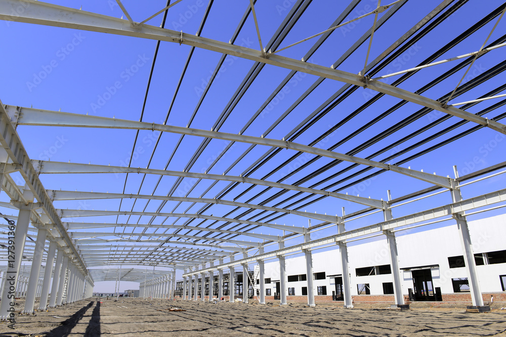 Fototapeta premium Steel structure workshop is under construction