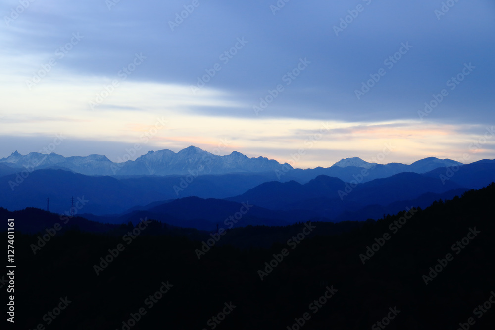 Fototapeta premium 飛騨山脈の日の出