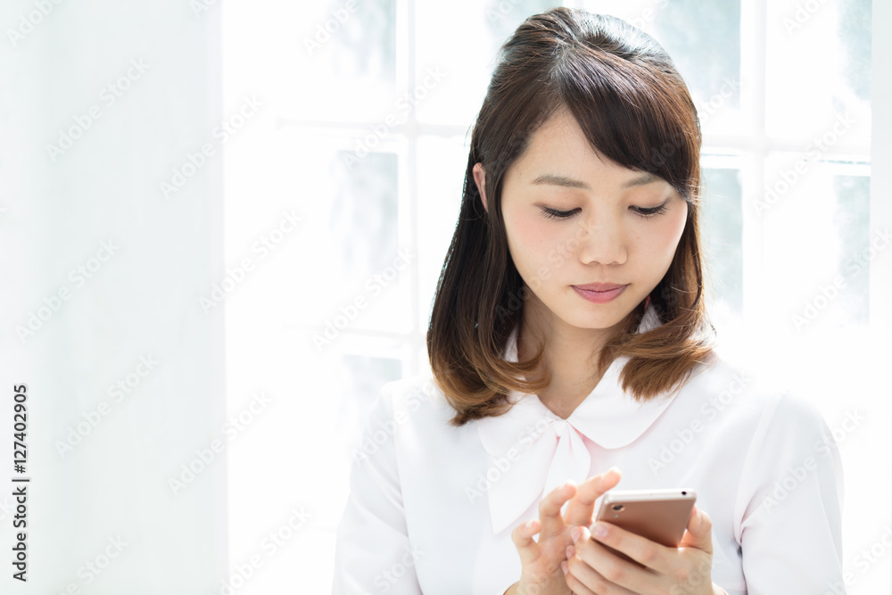 スマートフォン・女性 スマートフォン・女性