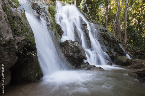 Fototapeta Naklejka Na Ścianę i Meble -  Pa Ka Yor Waterfall, Chongkaeb Sub-District, Phop Phra, Tak, Thailand