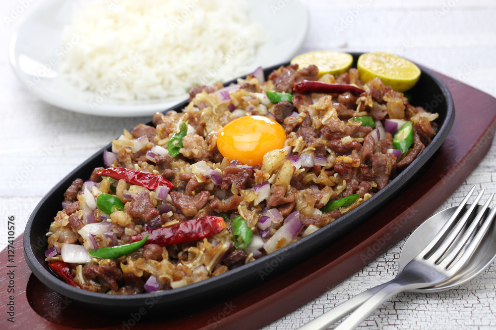sizzling pork sisig, filipino cuisine sizzling pork sisig, filipino cuisine